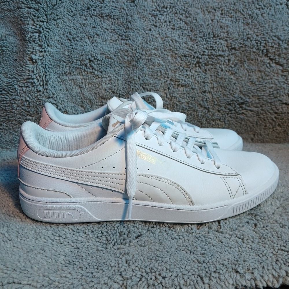 PUMA Vikky V3 Women's Size 8 Sneaker White‎ & Pink Faux Leather